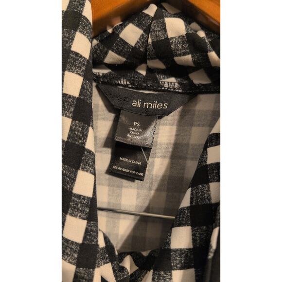 Ali Miles Petite Large Black & White Double Layer Top – NWT - Picture 3 of 5